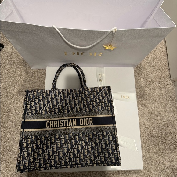 Authentic Large Dior Book Tote Ecru and Blue Dior Oblique Embroidery EUC w/Box - Picture 2 of 16